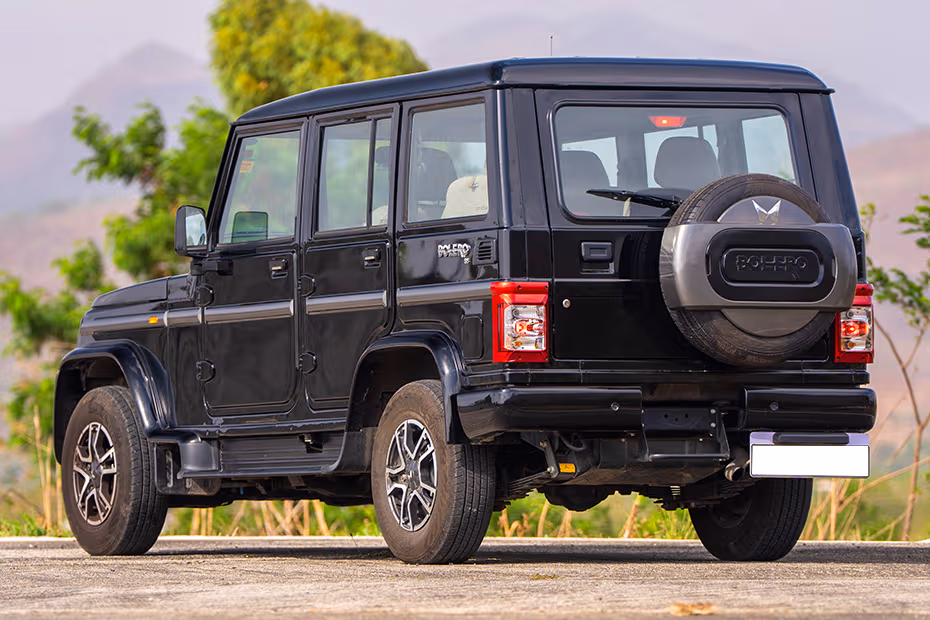 Mahindra Bolero Rear Left View Image