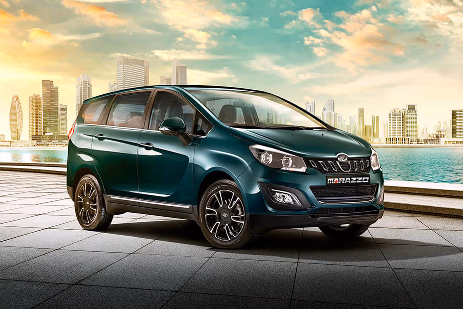 Mahindra Marazzo Front Right View Image