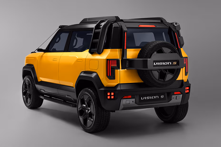 Mahindra Vision S Rear Left View Image