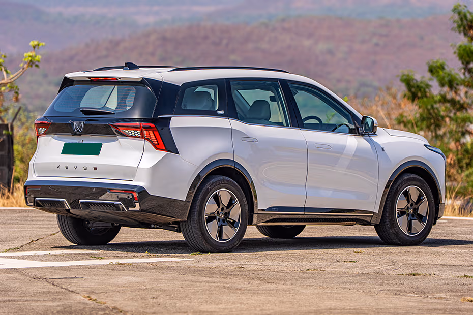 Mahindra XEV 9S Rear Right Side Image