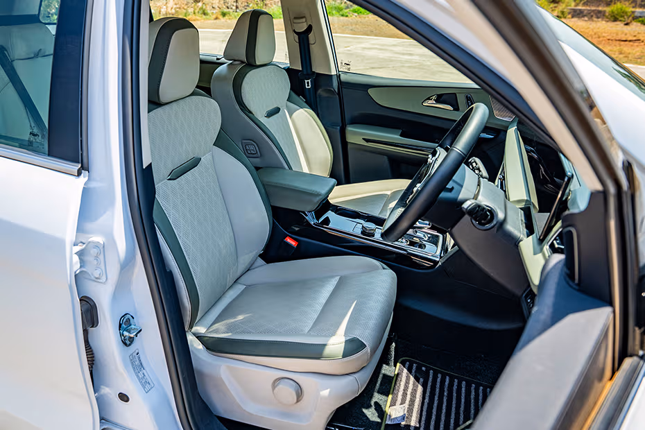 Mahindra XEV 9S Front Seat