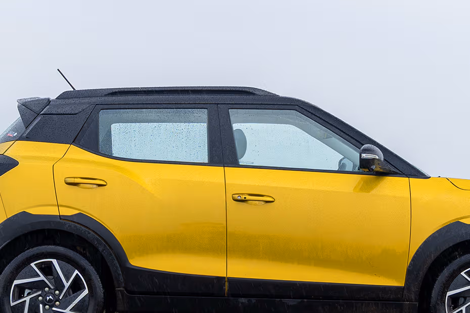 Mahindra XUV 3XO Window Line Image