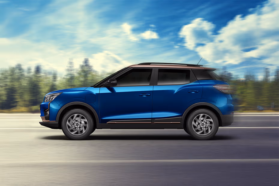 Mahindra XUV400 EV Side View (Left)  Image