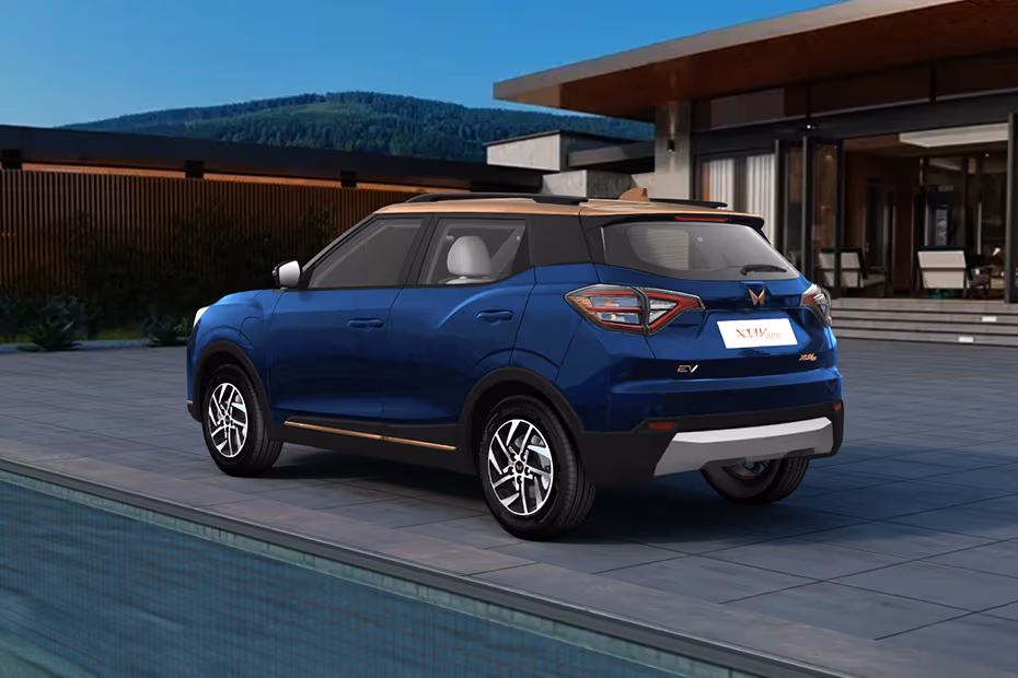 Mahindra XUV400 EV Rear Left View Image