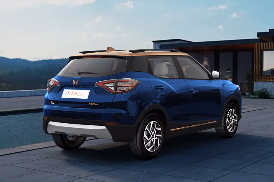 Mahindra XUV400 EV Rear Right Side Image