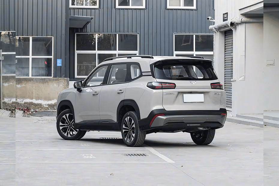 MG Hector Hawk Rear Left View Image