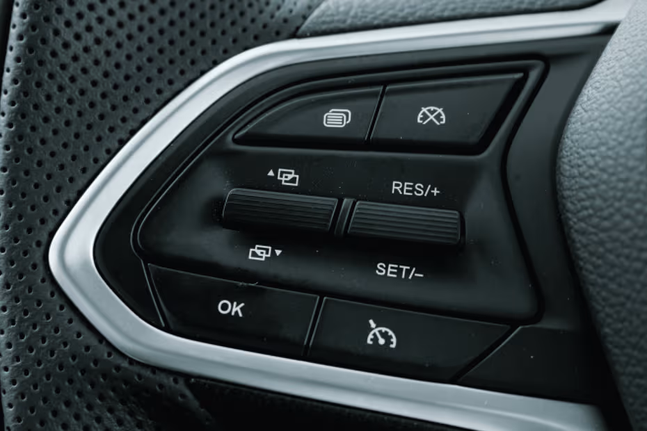 MG Hector Plus Steering Controls