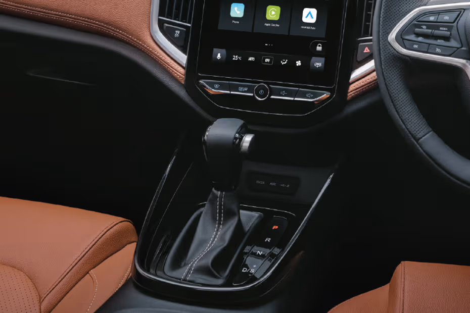 MG Hector Plus Gear Shifter