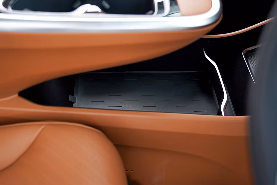 MG M9 Storage (Center Console)