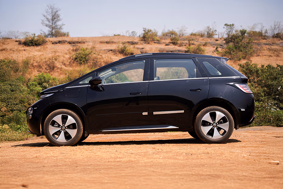 MG Windsor EV Side View (Left)  Image