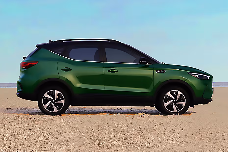 MG ZS EV Front Right View Image