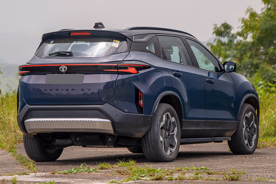 Tata Harrier EV Rear Right Side Image