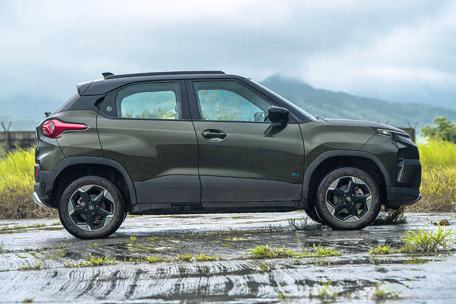 Tata Punch EV 2024-2026 Front Right View Image