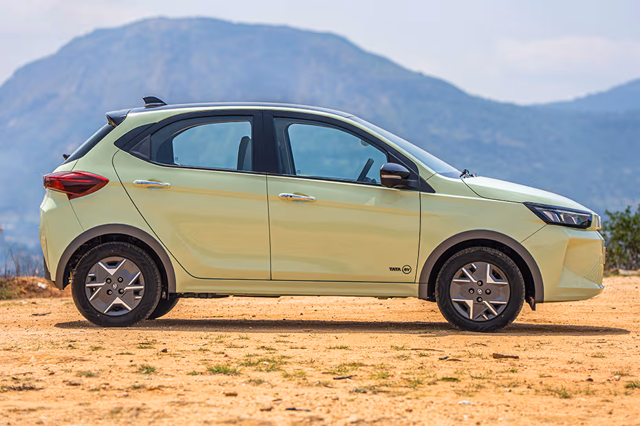 Tata Tiago EV Front Right View Image