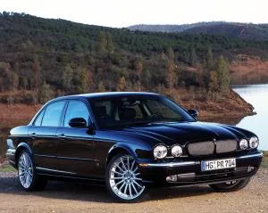 Jaguar XJR