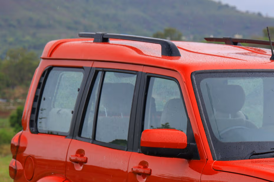 Mahindra Scorpio Window Line Image