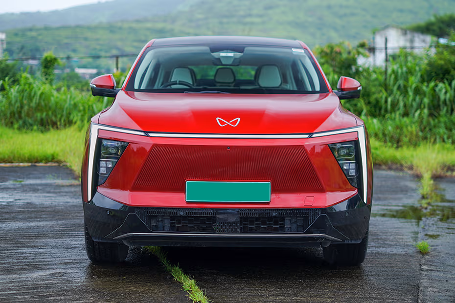 Mahindra XEV 9e Front View Image