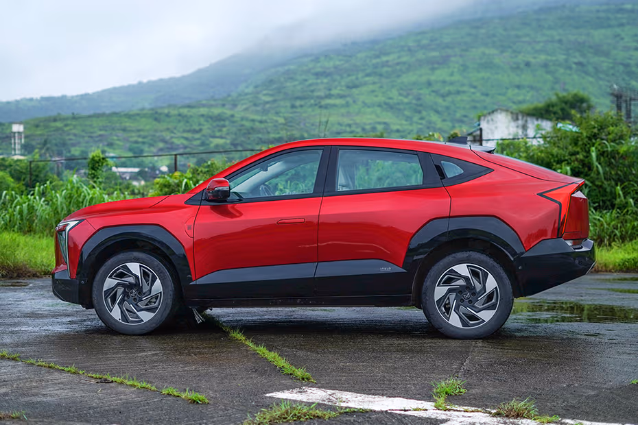 Mahindra XEV 9e Side View (Left) Image