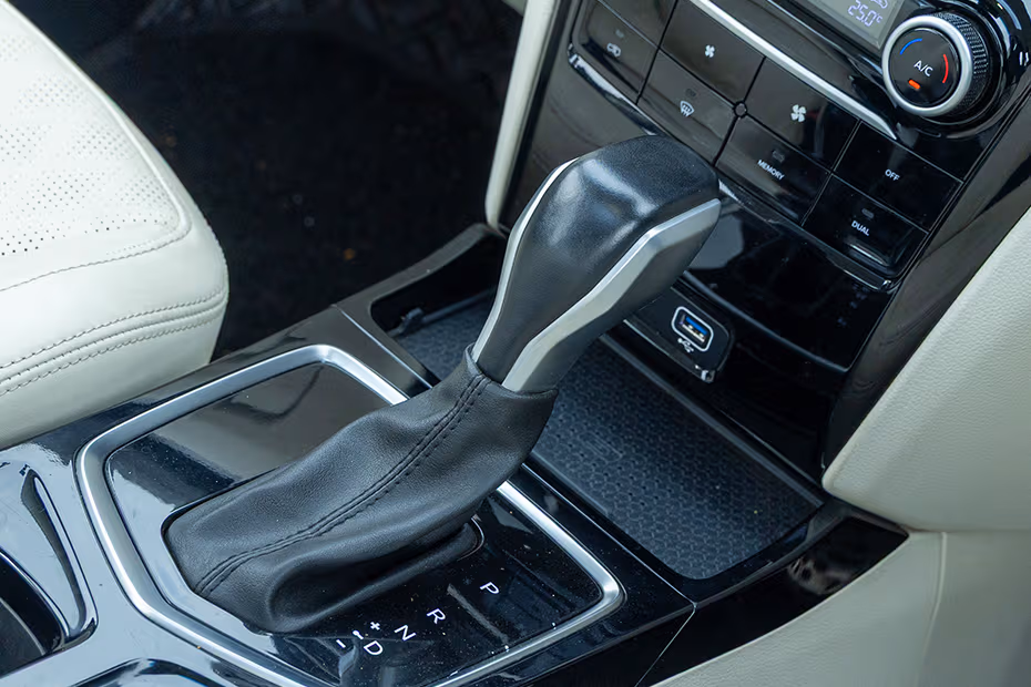 Mahindra XUV 3XO Gear Selector / Shifter