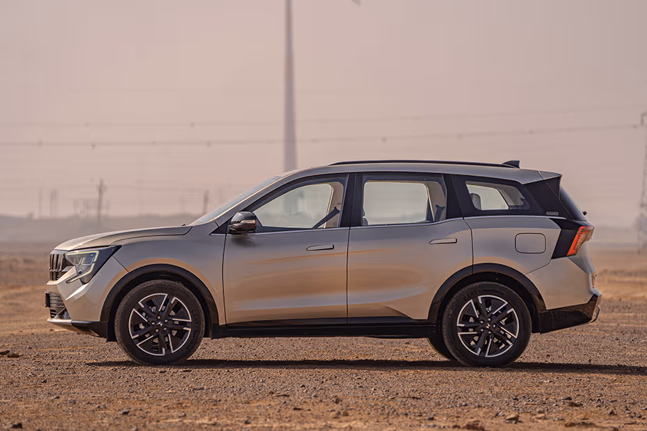 Mahindra XUV 7XO Side View (Left) Image