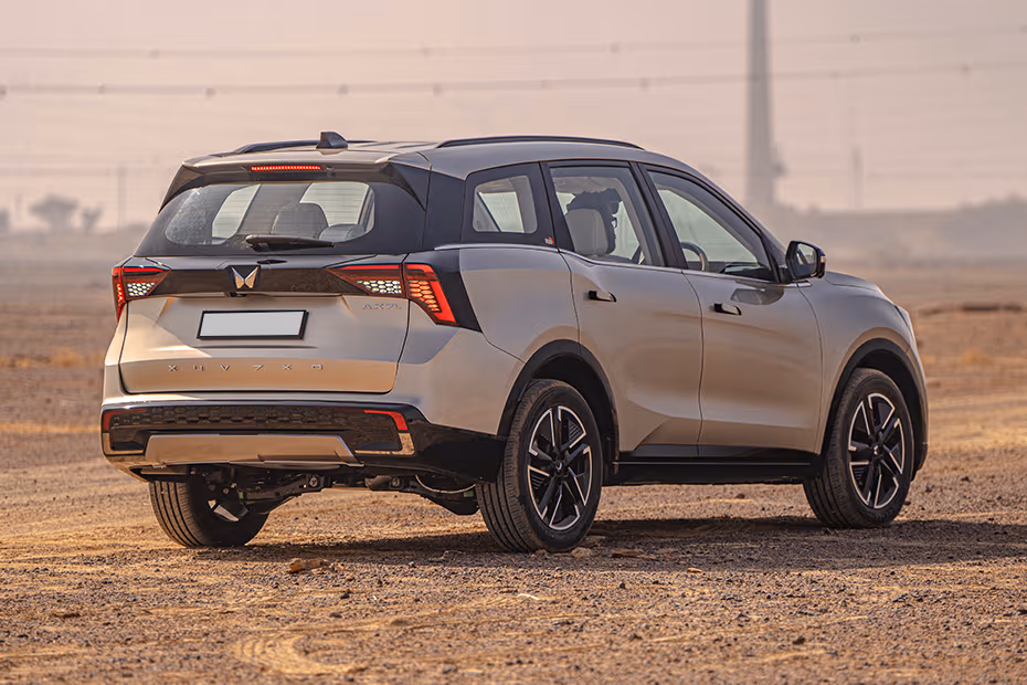 Mahindra XUV 7XO Rear Right Side Image