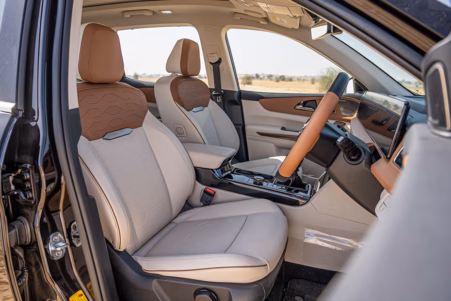 Mahindra XUV 7XO Front Seat